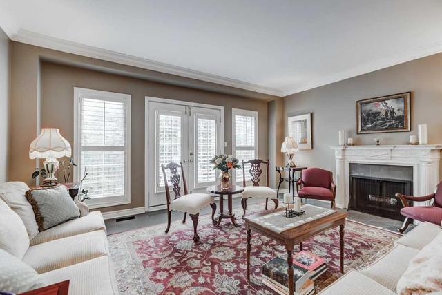 10 Cole Millway, Townhouse with 3 bedrooms, 4 bathrooms and 2 parking in Toronto ON | Image 3