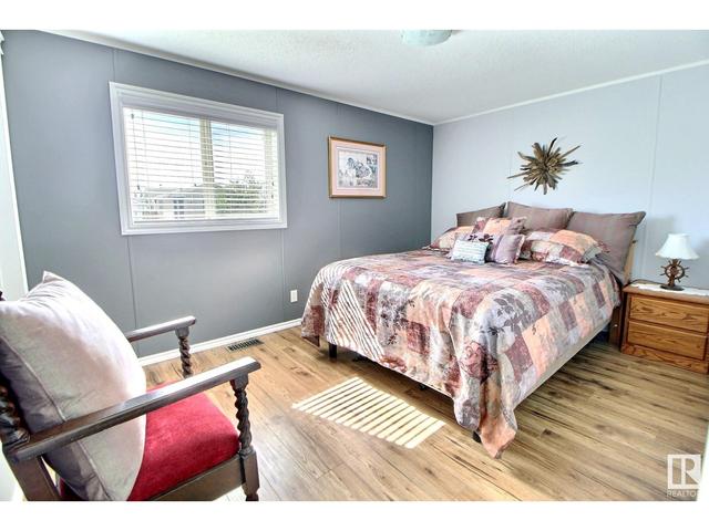 1780 Jubilee Lo, Home with 3 bedrooms, 2 bathrooms and null parking in Edmonton AB | Card Image