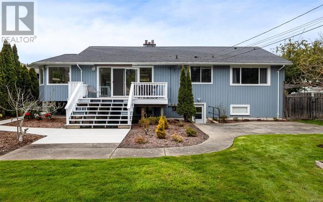 3371 Woodburn Ave, House detached with 5 bedrooms, 3 bathrooms and 4 parking in Oak Bay BC | Image 39