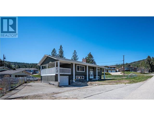 3334 Mcmurchie Road, House detached with 4 bedrooms, 3 bathrooms and 1 parking in West Kelowna BC | Image 2
