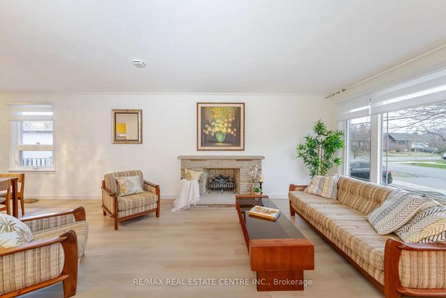 43 Coney Rd, House detached with 3 bedrooms, 2 bathrooms and 3 parking in Toronto ON | Image 8
