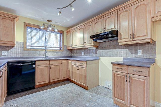 70 Brant Road, House detached with 2 bedrooms, 1 bathrooms and 8 parking in Brant ON | Image 11