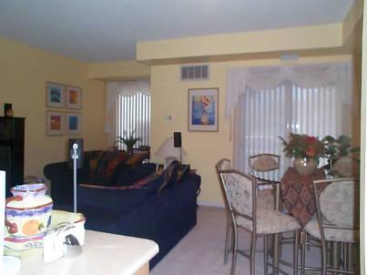 105 - 32 Tannery St, Condo with 2 bedrooms, 2 bathrooms and 1 parking in Mississauga ON | Image 2