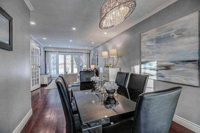 1042 Pearson Dr, House semidetached with 4 bedrooms, 3 bathrooms and 4 parking in Oakville ON | Image 2