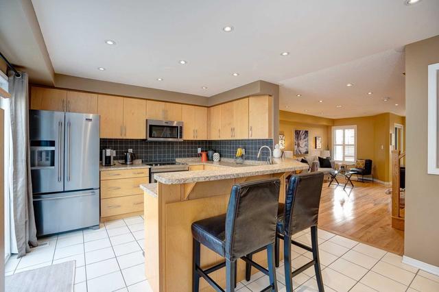52 Elliottglen Dr, House attached with 3 bedrooms, 3 bathrooms and 2 parking in Ajax ON | Image 7