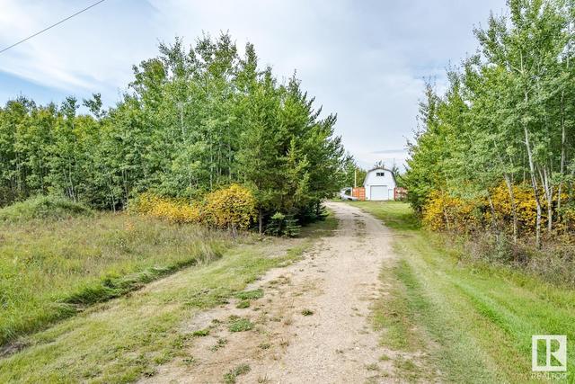 23118 Twp 584, House detached with 4 bedrooms, 3 bathrooms and 10 parking in Thorhild County AB | Image 2