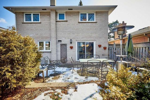 32 Camwood Cres, House detached with 4 bedrooms, 3 bathrooms and 4 parking in Toronto ON | Image 16