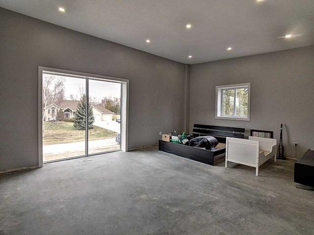 33895 Stanley Blvd, House detached with 4 bedrooms, 3 bathrooms and 6 parking in Bluewater ON | Image 2