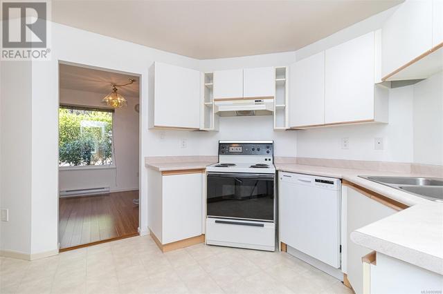 207c - 4678 Elk Lake Dr, Condo with 2 bedrooms, 2 bathrooms and 1 parking in Saanich BC | Image 15