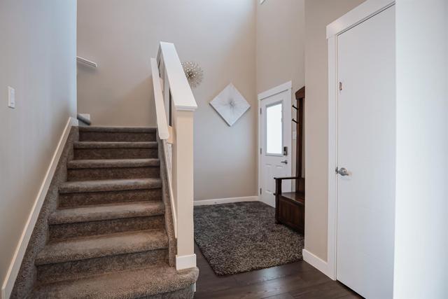 918 Pacific Way W, House detached with 3 bedrooms, 2 bathrooms and 4 parking in Lethbridge AB | Image 3