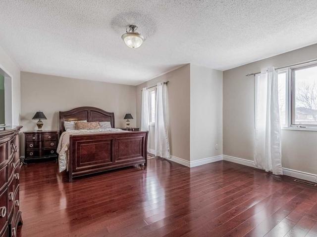 53 Coronation Circ, House detached with 4 bedrooms, 4 bathrooms and 4 parking in Brampton ON | Image 9