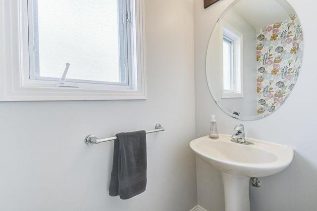 3 Harnesworth Cres, House semidetached with 3 bedrooms, 3 bathrooms and 3 parking in Hamilton ON | Image 29