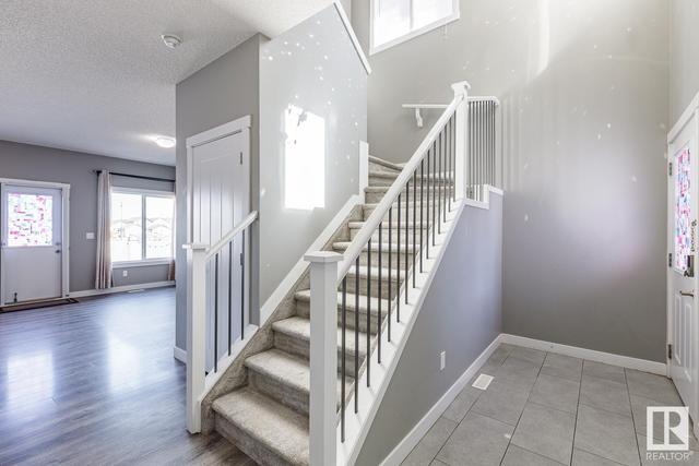 2444 17 Av Nw, House semidetached with 4 bedrooms, 3 bathrooms and null parking in Edmonton AB | Image 6