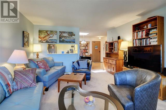 406 - 3260 Quadra St, Condo with 2 bedrooms, 2 bathrooms and 1 parking in Saanich BC | Card Image