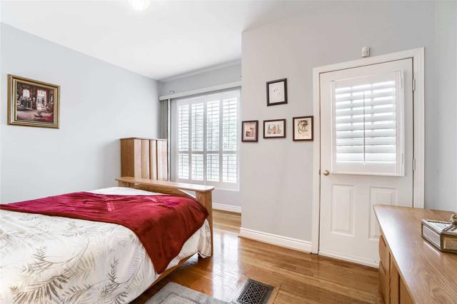 541 Ossington Ave, House semidetached with 4 bedrooms, 3 bathrooms and 2 parking in Toronto ON | Image 4