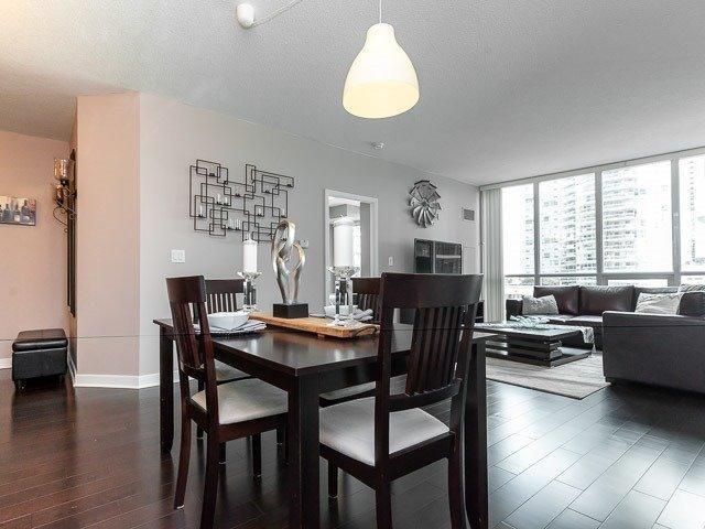 404 - 18 Harbour St, Condo with 2 bedrooms, 2 bathrooms and 1 parking in Toronto ON | Image 9