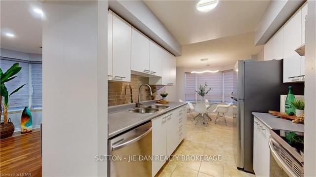 102 - 30 Chapman Crt, Townhouse with 2 bedrooms, 2 bathrooms and 2 parking in London ON | Image 37