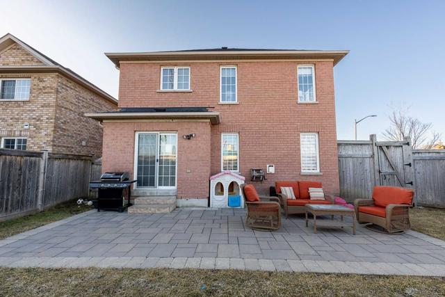 37 Wakem Crt, House detached with 4 bedrooms, 3 bathrooms and 6 parking in Whitby ON | Image 22