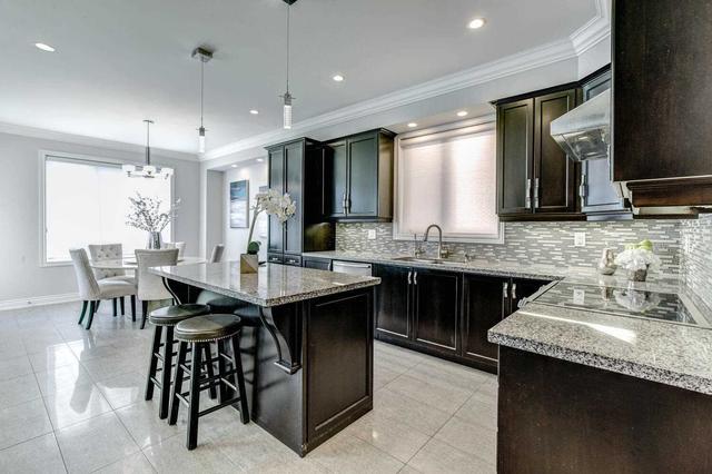 81 Barletta Dr, House detached with 4 bedrooms, 5 bathrooms and 7 parking in Vaughan ON | Image 3