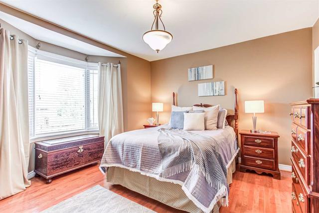 984 Ossington Ave, House semidetached with 3 bedrooms, 2 bathrooms and 2 parking in Toronto ON | Image 9