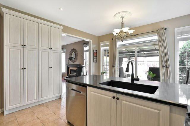 2225 Viking Cres, House detached with 4 bedrooms, 4 bathrooms and 2 parking in Burlington ON | Image 9
