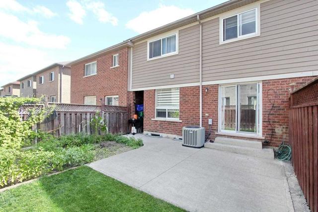 83 Tideland Dr, House attached with 3 bedrooms, 3 bathrooms and 3 parking in Brampton ON | Image 33