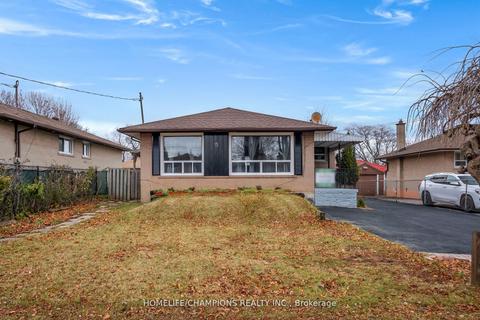 15 Stonehenge Cres, House detached with 3 bedrooms, 2 bathrooms and 5 parking in Toronto ON | Card Image