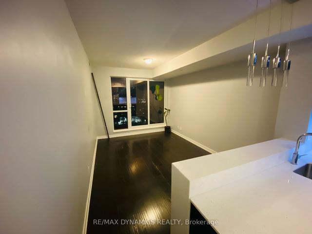 1703 - 170 Sumach St, Condo with 1 bedrooms, 1 bathrooms and 1 parking in Toronto ON | Image 10