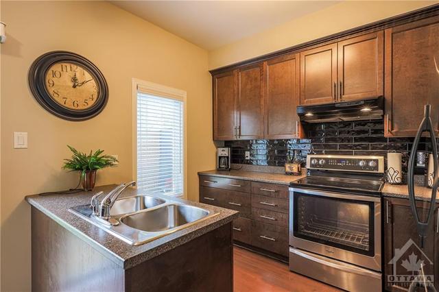 64 Songbird Private, Townhouse with 2 bedrooms, 2 bathrooms and 3 parking in Ottawa ON | Image 8