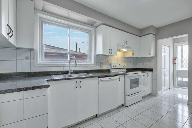 137 Navenby Cres, House semidetached with 3 bedrooms, 2 bathrooms and 4 parking in Toronto ON | Image 2