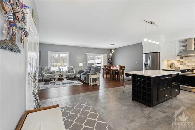 309 Athabasca Way, House detached with 2 bedrooms, 3 bathrooms and 6 parking in North Grenville ON | Image 6