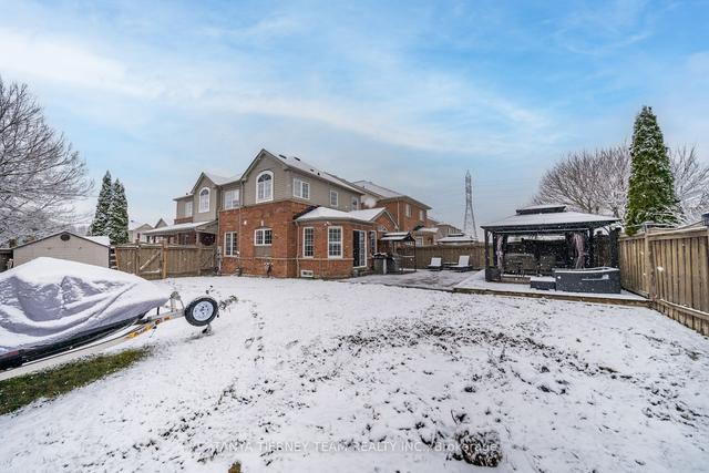 82 Samandria Ave, House detached with 4 bedrooms, 3 bathrooms and 4 parking in Whitby ON | Image 35