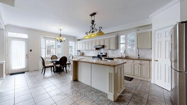 18 Bridleford Crt, House detached with 5 bedrooms, 8 bathrooms and 7 parking in Markham ON | Image 2