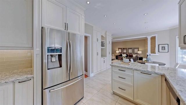 348 Brookside Rd, House detached with 4 bedrooms, 3 bathrooms and 5 parking in Richmond Hill ON | Image 5