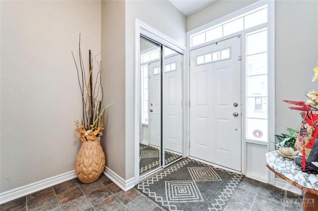 2050 Madrid Avenue, Townhouse with 2 bedrooms, 2 bathrooms and 3 parking in Ottawa ON | Image 2