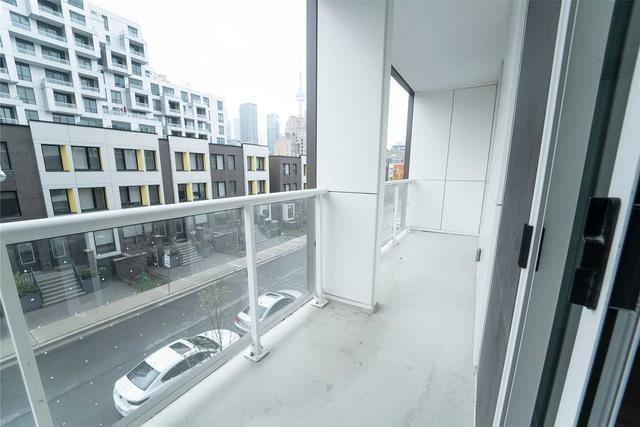 213 - 80 Vanauley St, Condo with 2 bedrooms, 2 bathrooms and 1 parking in Toronto ON | Image 3