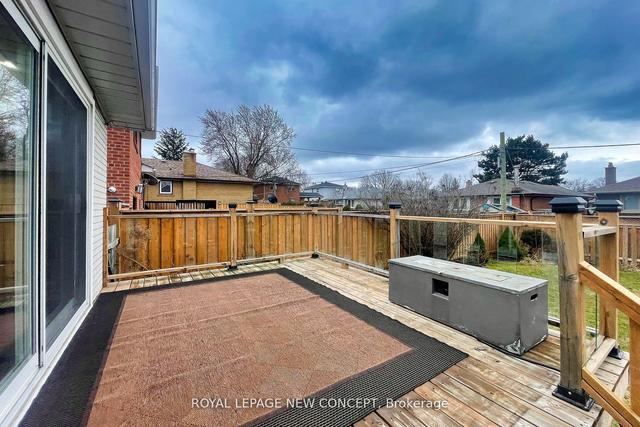 66 Stapleton Dr, House detached with 3 bedrooms, 2 bathrooms and 3 parking in Toronto ON | Image 33