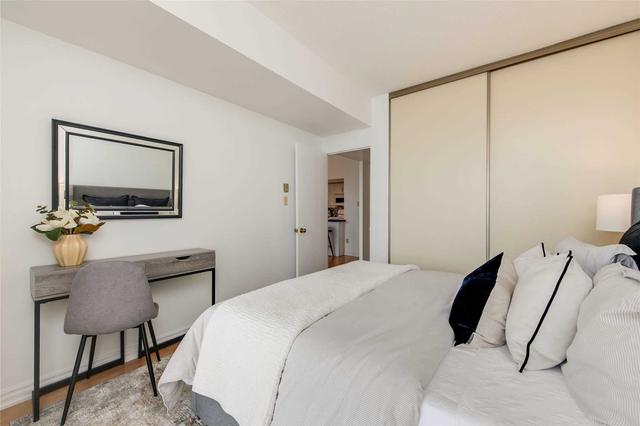 912 - 65 Scadding Ave, Condo with 2 bedrooms, 1 bathrooms and 1 parking in Toronto ON | Image 4