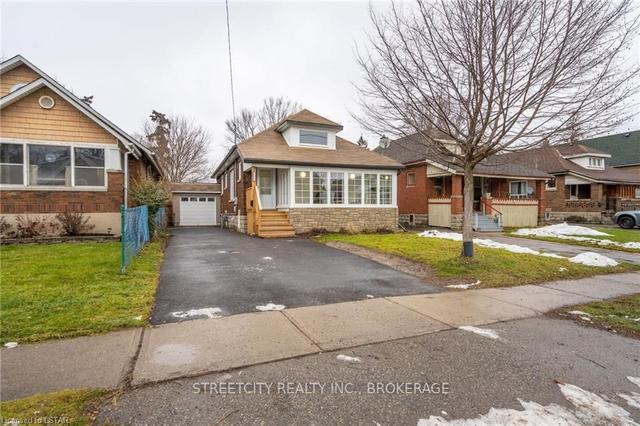 1238 York St, House detached with 4 bedrooms, 2 bathrooms and 5 parking in London ON | Image 12