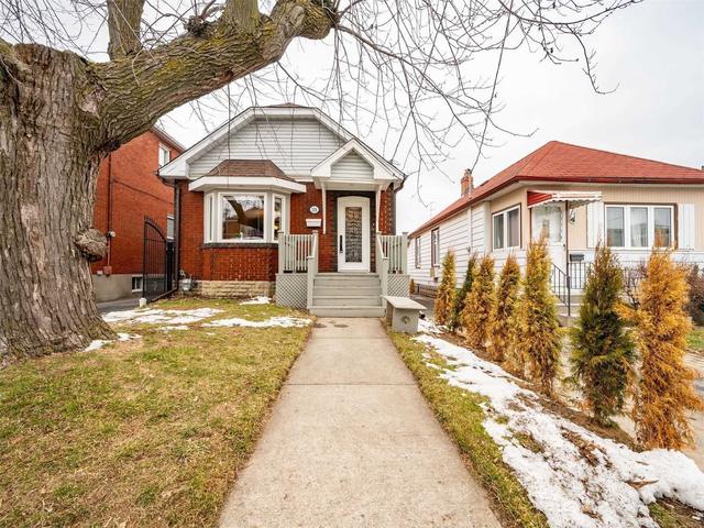 224 Belgravia Ave, House detached with 2 bedrooms, 2 bathrooms and 3 parking in Toronto ON | Image 12