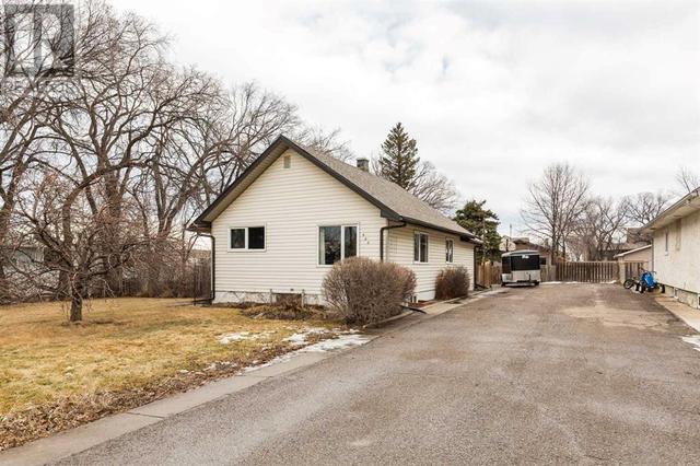 905 Highway Avenue, House detached with 4 bedrooms, 2 bathrooms and 2 parking in Nobleford AB | Image 2