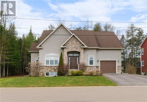44 Zoel St, House detached with 7 bedrooms, 3 bathrooms and null parking in Dieppe NB | Card Image