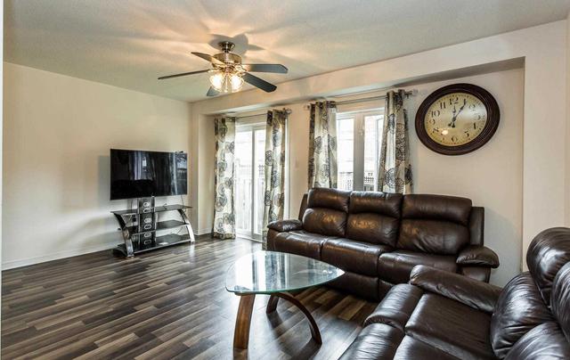 3513 Southwick St, House attached with 3 bedrooms, 3 bathrooms and 1 parking in Mississauga ON | Image 8