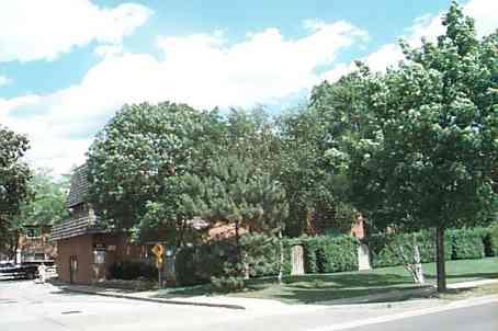 th 58 - 275 Manse Rd, Townhouse with 3 bedrooms, 2 bathrooms and 2 parking in Toronto ON | Image 1