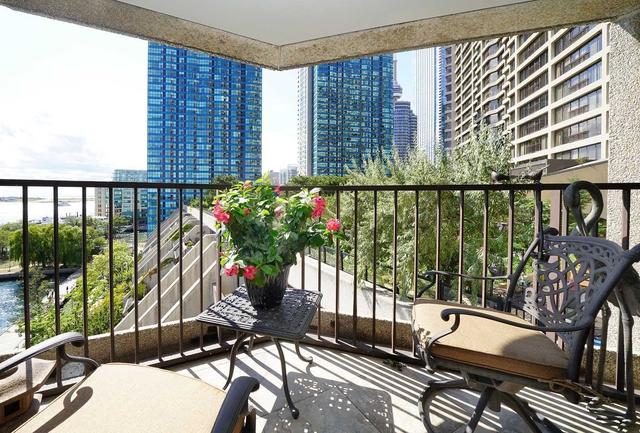 801 - 65 Harbour Sq, Condo with 2 bedrooms, 2 bathrooms and 2 parking in Toronto ON | Image 5
