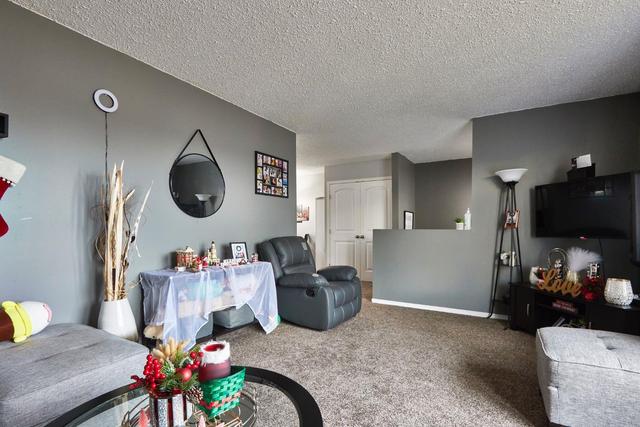 69 Collins Crescent Se, Home with 3 bedrooms, 2 bathrooms and 3 parking in Medicine Hat AB | Image 5
