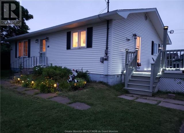47 Gary Ave, House detached with 2 bedrooms, 1 bathrooms and null parking in Shediac P NB | Image 5