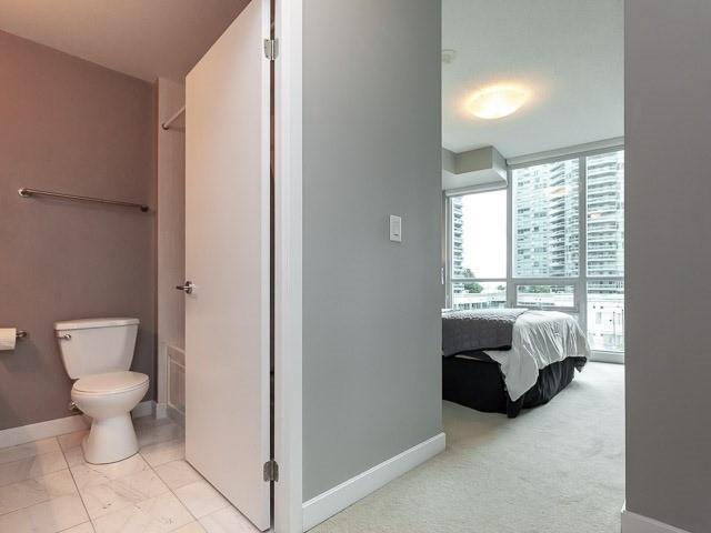 404 - 18 Harbour St, Condo with 2 bedrooms, 2 bathrooms and 1 parking in Toronto ON | Image 14