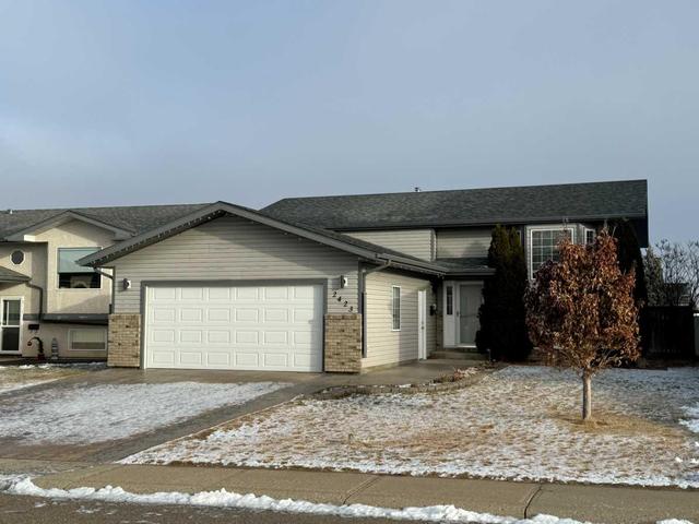 2423 7 Avenue Ne, House detached with 5 bedrooms, 3 bathrooms and 5 parking in Medicine Hat AB | Image 2