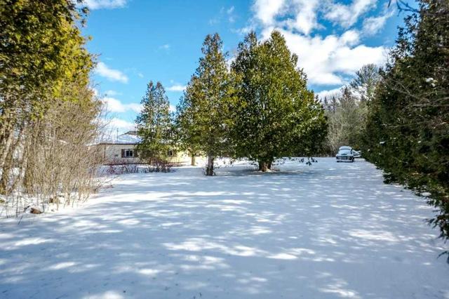 240 Charlore Park Dr, House detached with 2 bedrooms, 1 bathrooms and 13 parking in Kawartha Lakes ON | Image 26